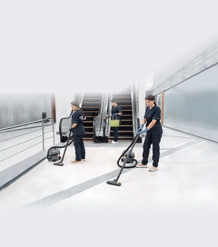 Заказывайте услуги по уборке предприятий, офисов, торговых центров, мойке фасадов и окон, химчистке мебели в соответствии с требованиями ГОСТ и СанПин